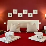 Le Coq Suites