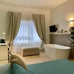 Le Coq Suites